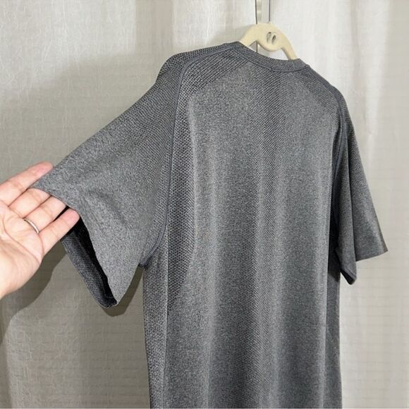 lululemon XL Men’s Gray Crewneck Raglan Short Sleeve Active Workout Tee - Picture 7 of 13